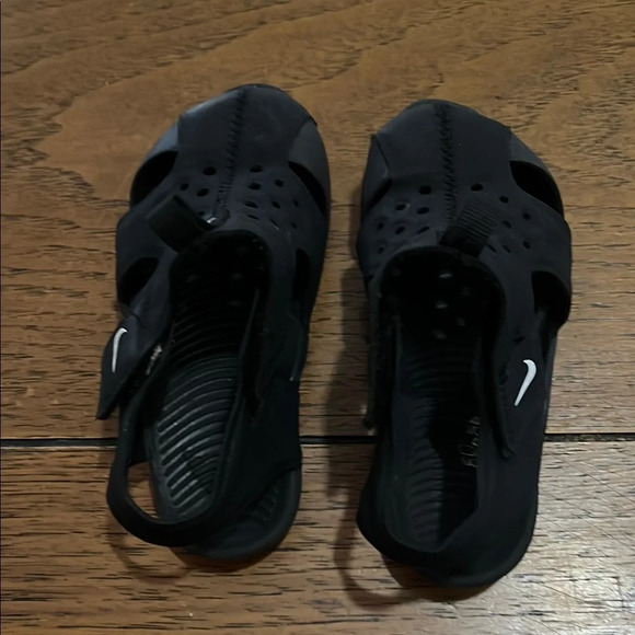Other - Nike Black Sandals